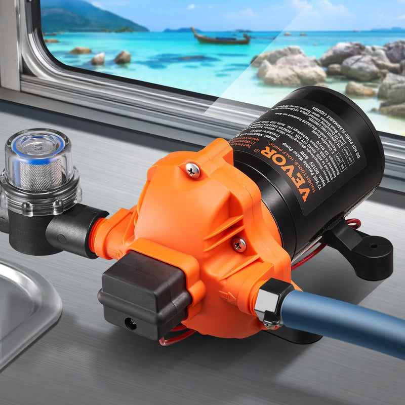 VEVOR 12 V diafragmas sūknis, 6,81 l/min, trīskameru 12 V līdzstrāvas ūdens sūknis ar automātisku spiediena slēdzi 2,7–6,9 bar (regulējams), nominālais spiediens 4 bar, 12,7 mm MNPT pieslēgums kemperiem, jahtām, ēdināšanas auto un kuģniecībai