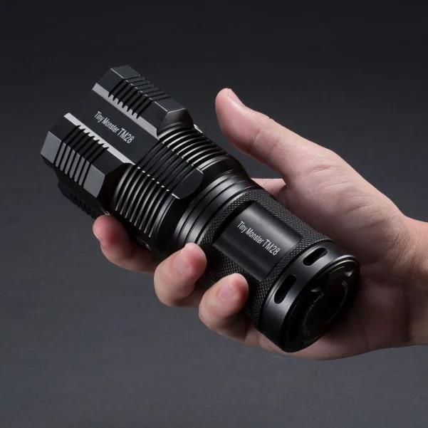 Nitecore gaismas lukturis TM28, 6000 lūmenu, 4 x IMR 18650 akumulatori, IPX-8, OLED displejs, statīvs, lādētājs