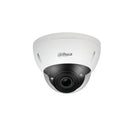DAHUA 5 MP vandalizturīga kupolveida IP videonovērošanas kamera ar motorizētu 2,7–13,5 mm objektīvu, 40 m nakts redzamību, AcuPick, cilvēku skaitīšanu, mikrofonu, ePoE, IP67 un IK10, balta