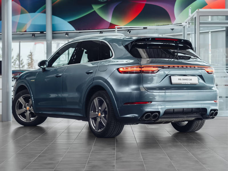 2020 Porsche Cayenne E-Hybrid warranty 200,000km, power 340 kW / 462 HP, mileage 145,000Km, buried