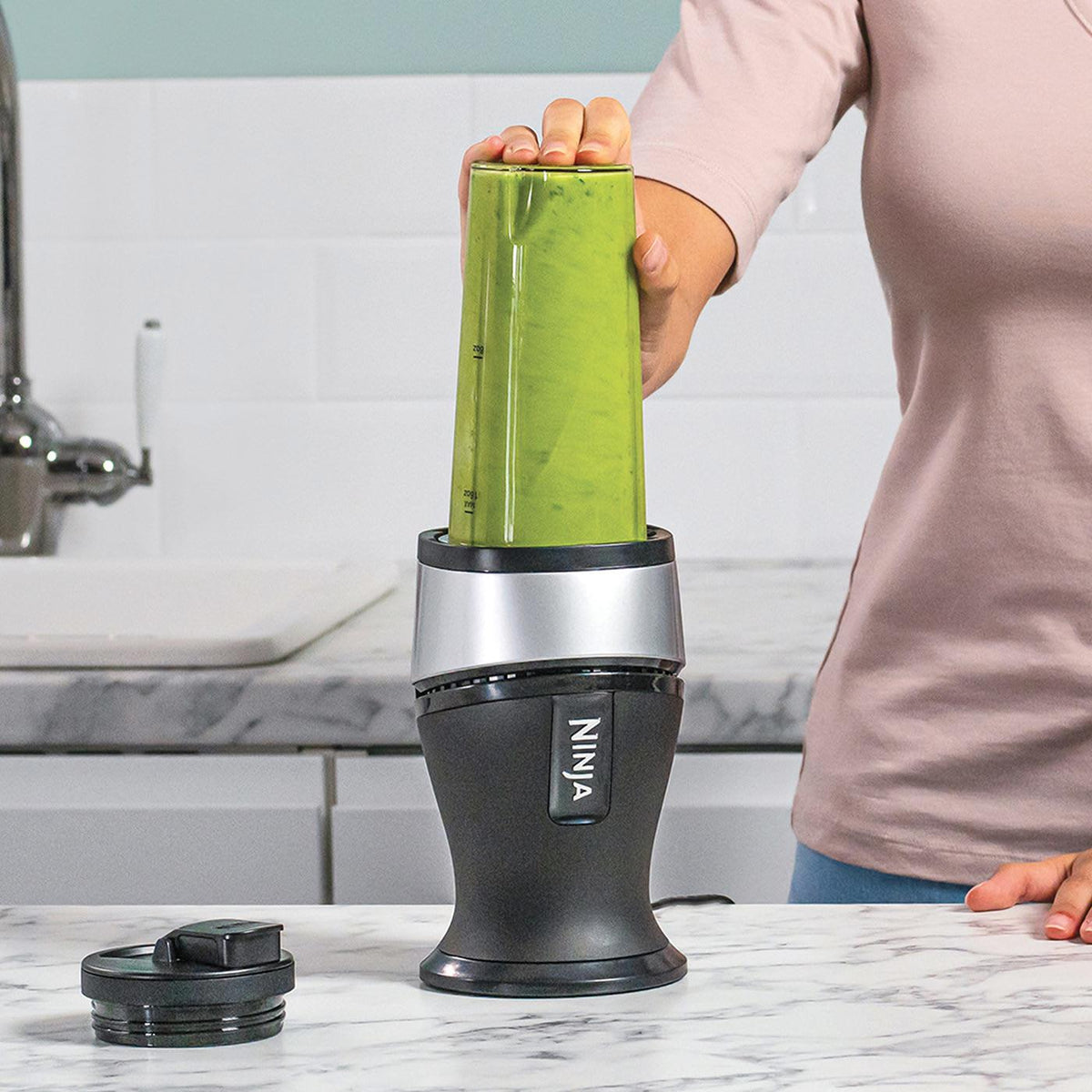 Ninja QB3001EUS Nutri Slim 700 W personīgais blenderis smūtijiem