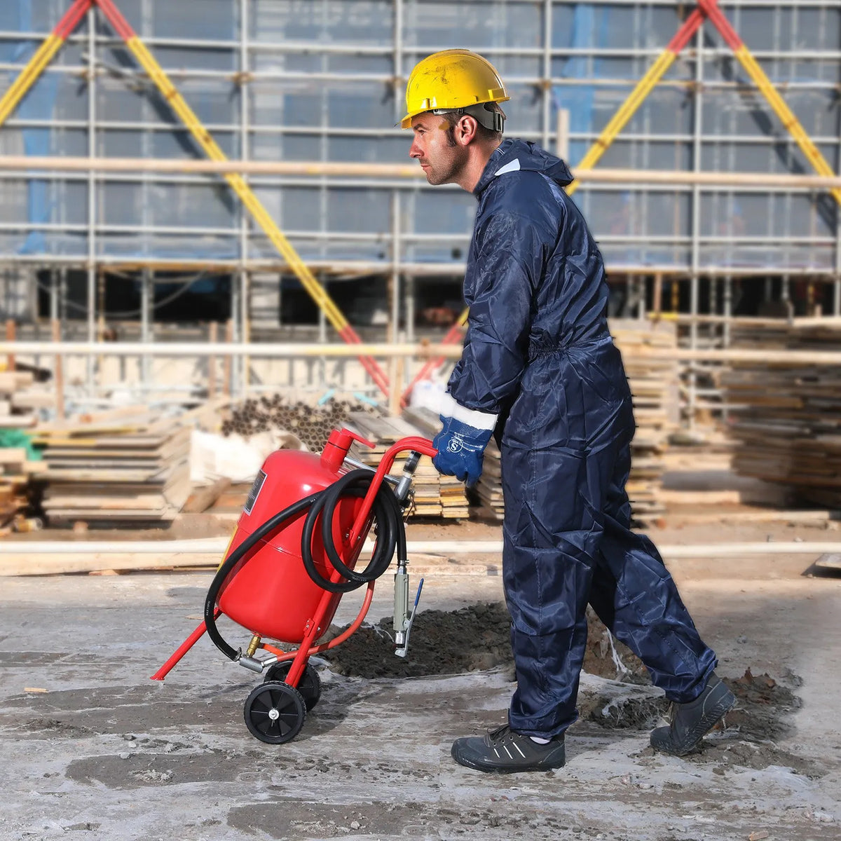 VEVOR 40 L mobilais smilšu strūklas aparāts ar spiediena manometru, sprauslas slēgvārstu, keramisko sprauslu, 2,5 m šļūteni, uzpildes piltuvi, ūdens separatoru un 150 mm gumijas riteņiem - ZEMLETES.LV