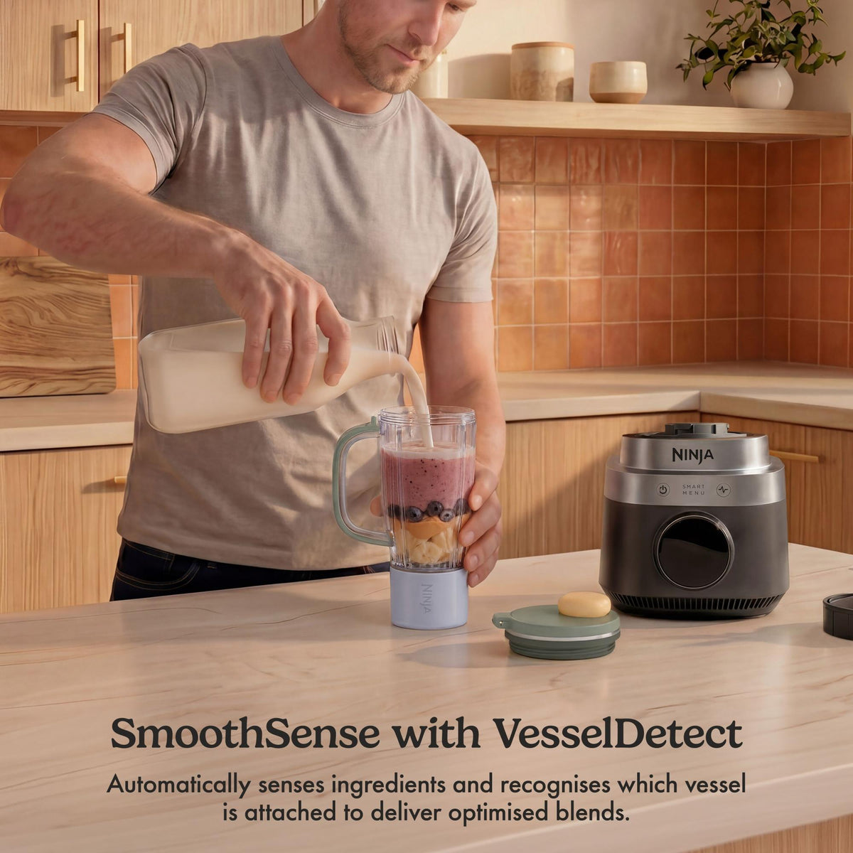 Ninja CrushBOSS LB401EUBK 3-in-1 blenderis ar 1200 W jaudu, 2,1 l krūzi un pārtikas smalcinātāju