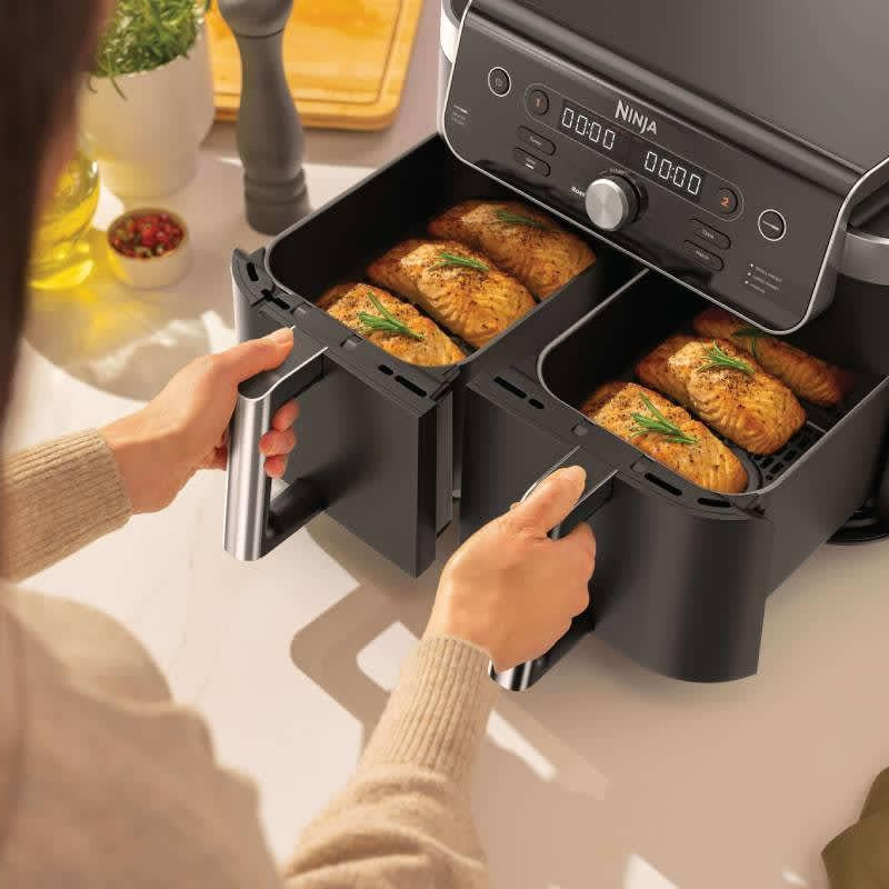 Ninja DualZone XL DZ950EU, 2470 W, 9,5 l karstā gaisa friteris ar 2 neatkarīgām 4,75 l zonām, viedo Smart Cook termometru, 6 gatavošanas programmām, SYNC un MATCH funkcijām