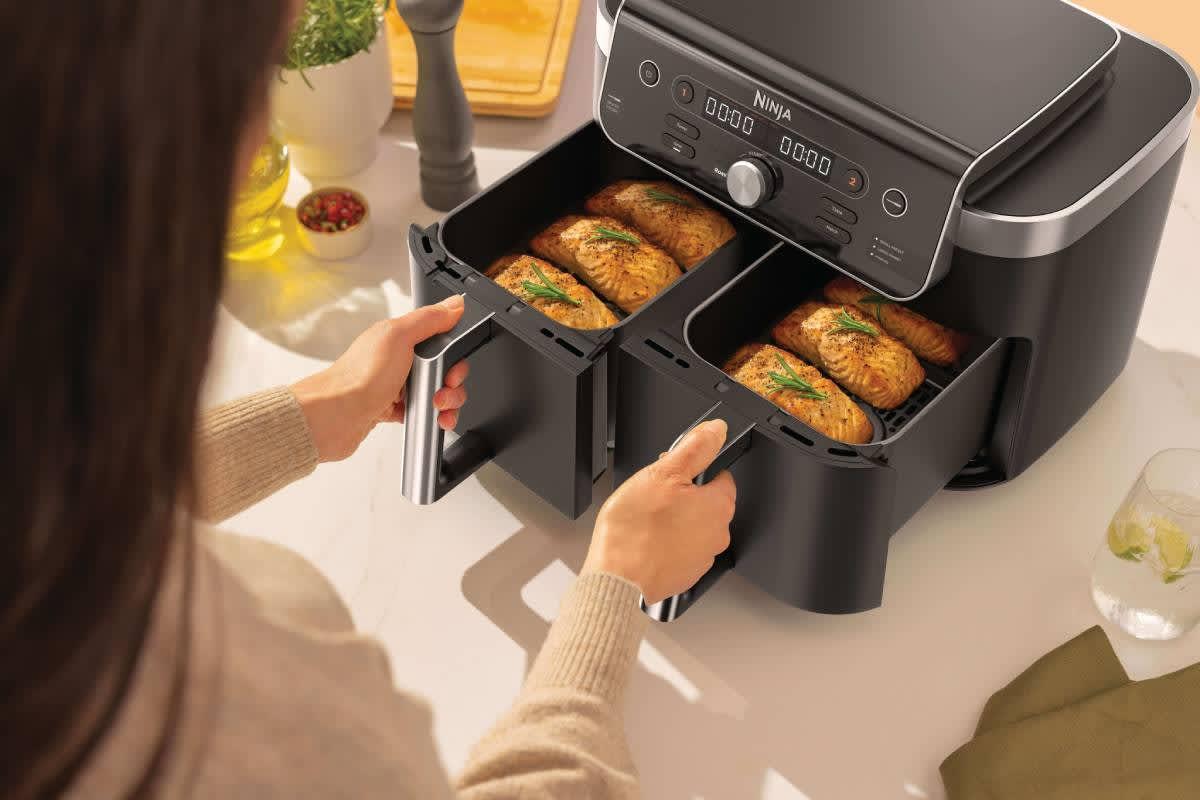 Ninja DualZone XL DZ950EU 2470 W 9.5 L Hot Air Fryer with 2 Independent 4.75 L Zones, Smart Cook Thermometer, 6 Cooking Programmes, SYNC and MATCH Functions