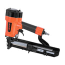 VEVOR pneimatiskā skavu pistole, 16 G (1,6 mm) skavas ar 26,4 mm platu galvu, garums 16-38 mm, darba spiediens 4,8-8,3 bar, divi šaušanas režīmi, piemērota jumtu klāšanai, sienu apšuvumam, žogiem un grīdu pamatnei