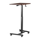 VEVOR mobilais sēdus-stāvus darba galds ar regulējamu augstumu, 4 riteņiem, āķi un 15 kg nestspēju, 650 × 480 mm, brūns