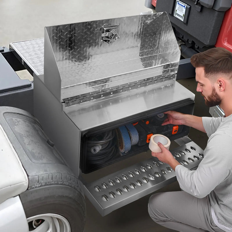 VEVOR puspiekabes pakāpiena instrumentu kaste, 760 × 750 × 400 mm, izturīga alumīnija rievotā instrumentu kaste ar ūdensizturīgu konstrukciju, kabīnes pakāpi, T veida roktura slēdzeni un atslēgām, piemērota platformām un puspiekabēm.