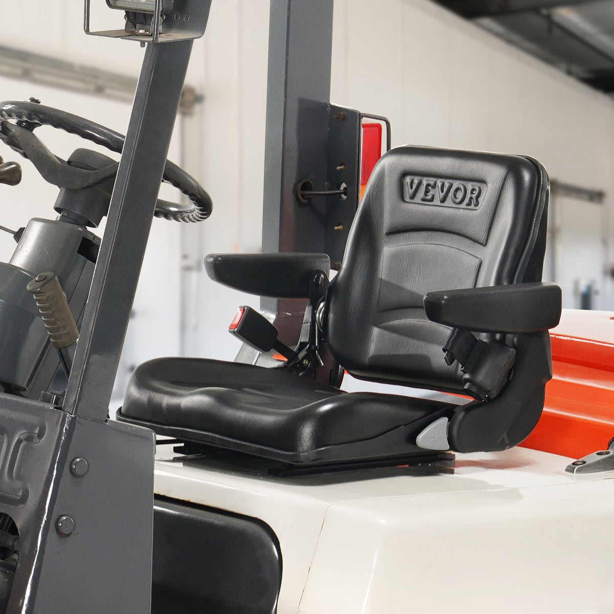 VEVOR Universal Loader Seat – Foldable Tractor Seat with Adjustable Backrest Angle, Micro Switch, Safety Belt and Armrests, 160–340 mm Mounting Holes – for Tractors, Loaders and Excavators