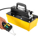 Pneimatiskais hidrauliskais sūknis 689 bar, 2,3 L eļļļas tvertne, plastmasas korpuss ar tālvadības vadību, paredzēts automobiļu rāmja un hidrauliskajām presēm