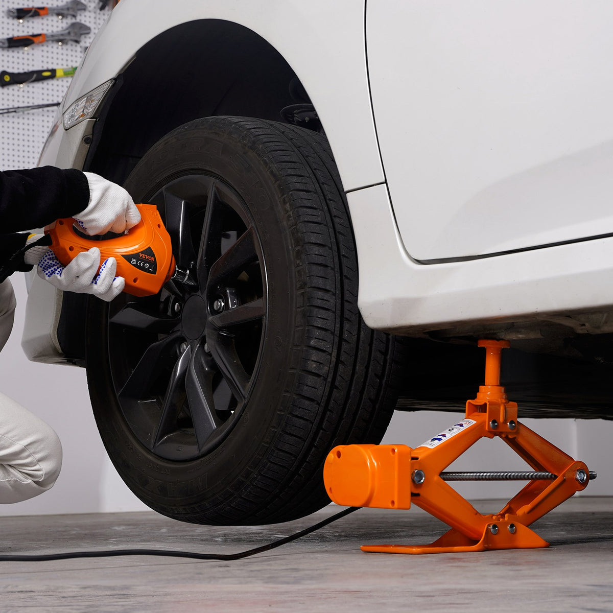 VEVOR 3 tonnu elektriskais šķērveida domkrata komplekts automašīnām