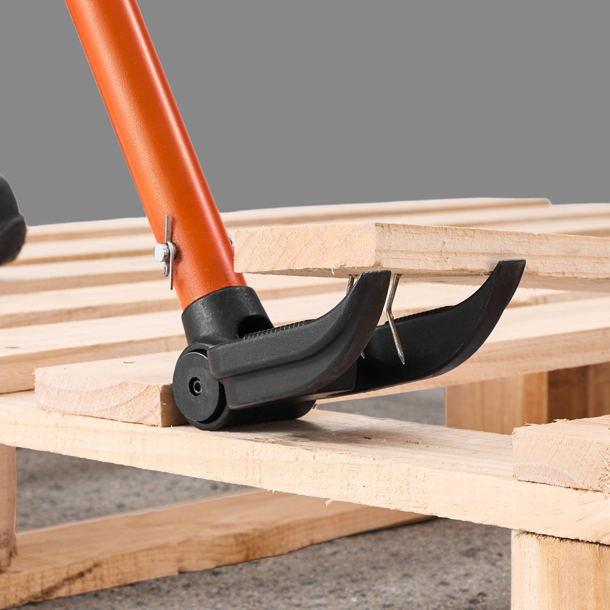 VEVOR Pallet Buster Demolition Tool, 1.1 m Carbon Steel Handle, 907 kg Load Capacity, Reinforced Instrument for Floor, Frame, Roof and Cladding Removal