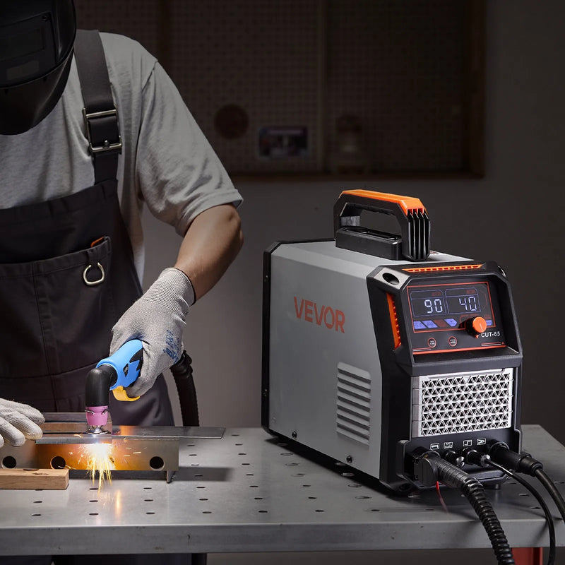 Plazmas griezējs 65 A ar bezkontakta pilotloku, 220 V digitālo displeju un IGBT invertoru, aprīkots ar 2T/4T funkciju un regulējamu PA/PT laiku, piemērots mājas remontiem un darbnīcām