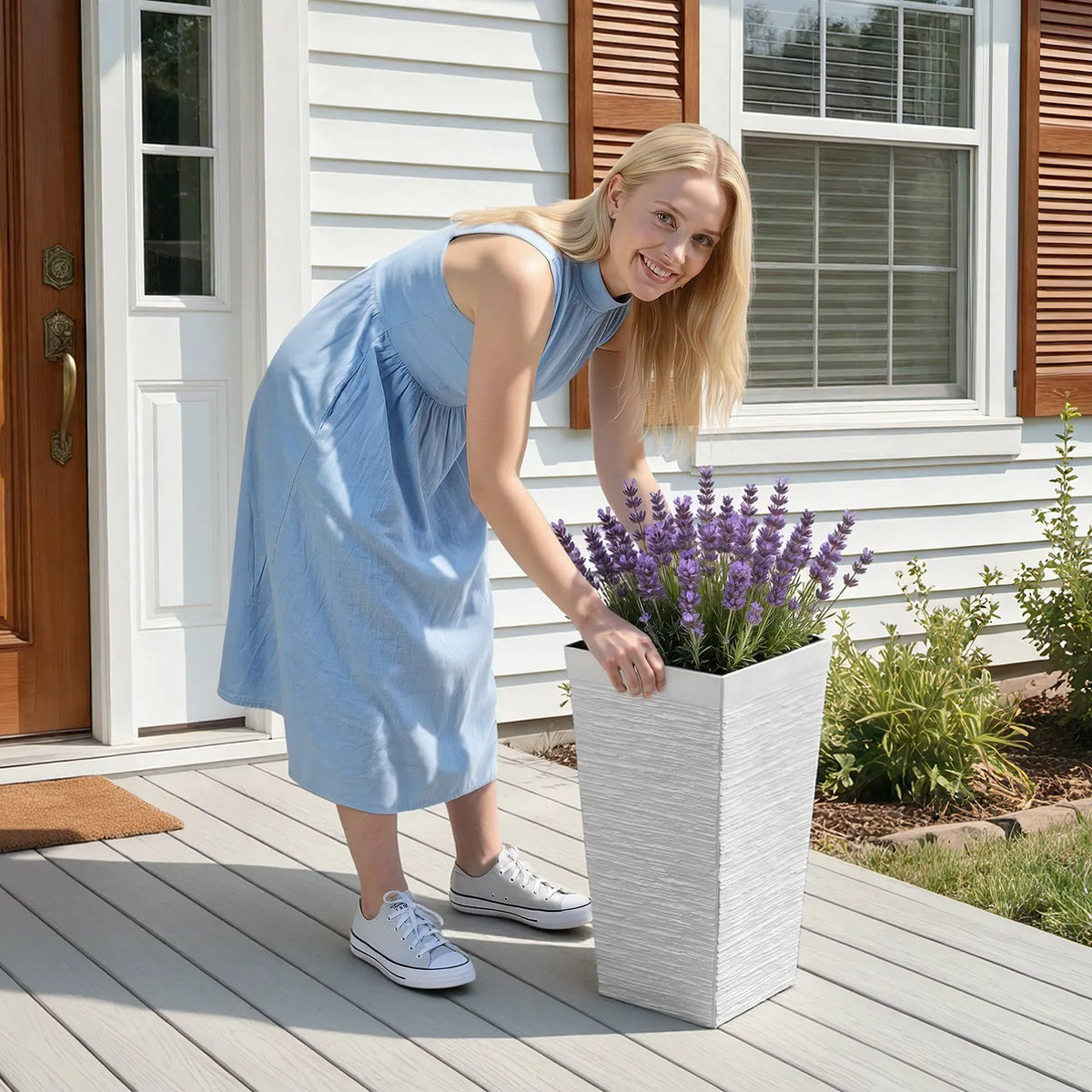 VEVOR augsti puķu podi 2 gab., 580 mm konusveida dizains, plastmasas puķu podi ar riteņiem, iekšējo podu un drenāžas atverēm, piemēroti iekštelpām un ārtelpām, balti - ZEMLETES.LV
