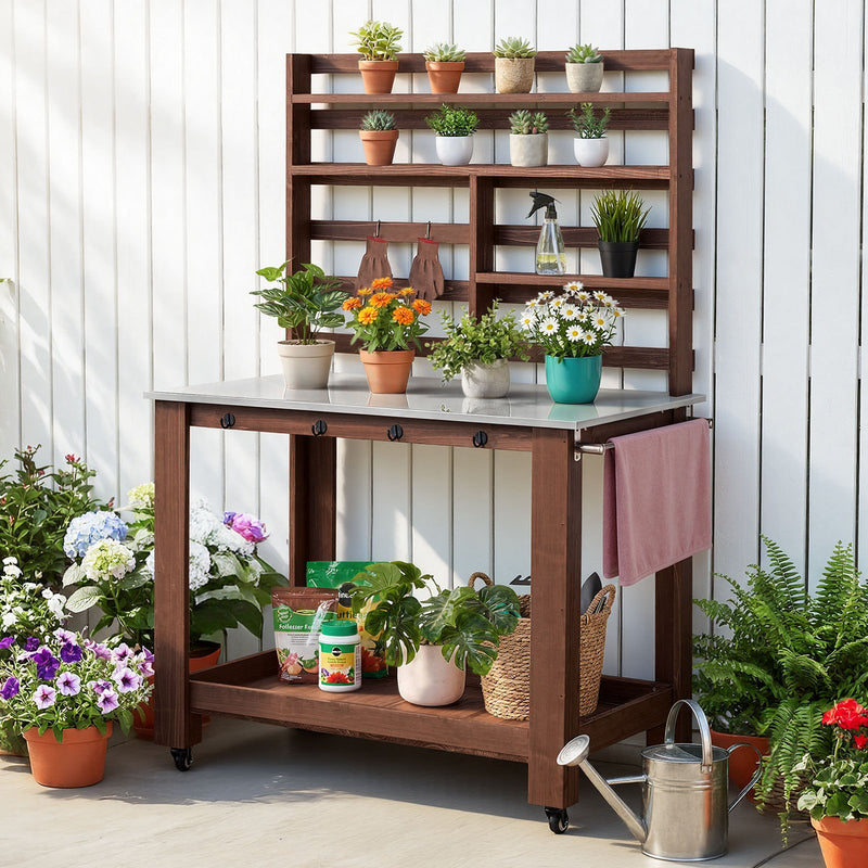 VEVOR dārza darba galds stādu pārstādīšanai ar 115 × 66 cm nerūsējošā tērauda virsmu, uzglabāšanas plauktiem, 4 riteņiem un āķiem, āra dārzkopības darba stacija terasei un pagalmam, brūns