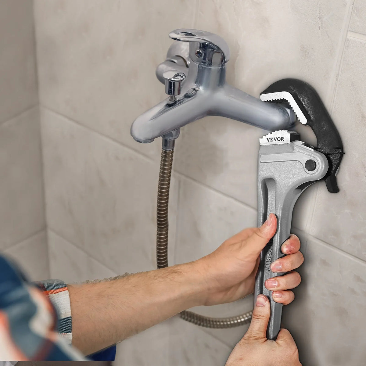 VEVOR Straight Pipe Wrench, 460 mm, with Automatic Jaw Adjustment, Ergonomic Handle and Hanging Design, Suitable for Water Pipes and Auto Repair