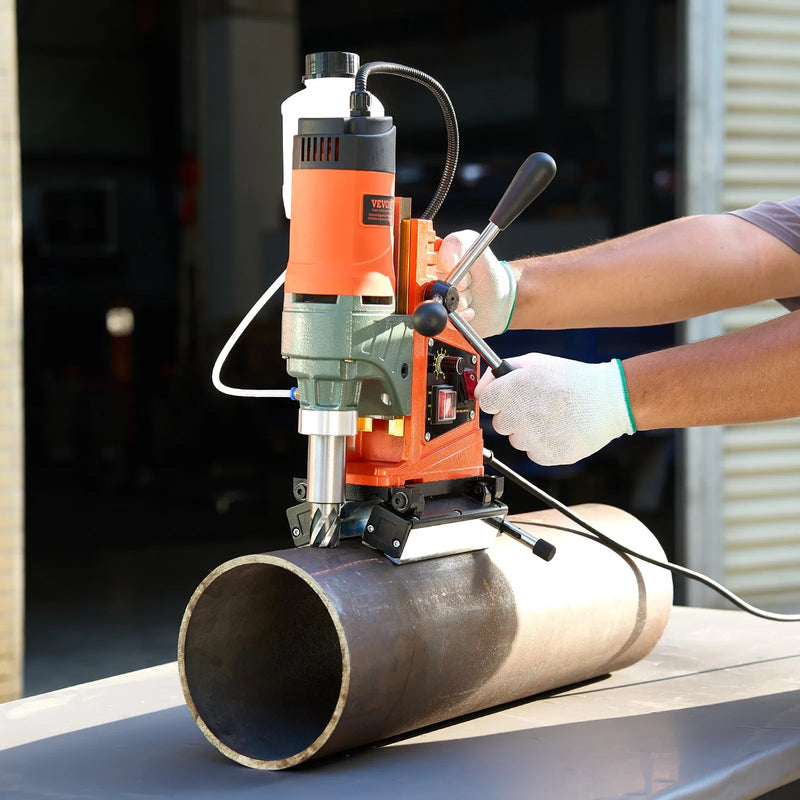 VEVOR magnētiskā urbmašīna, 1400 W, 50 mm urbuma diametrs, 0–850 apgr./min. ātrums, reversā darbība, magnētiskā urbjmašīna ar 6 serdeņa urbjiem, elektriskā urbjmašīna rūpniecībai un mājas darbiem