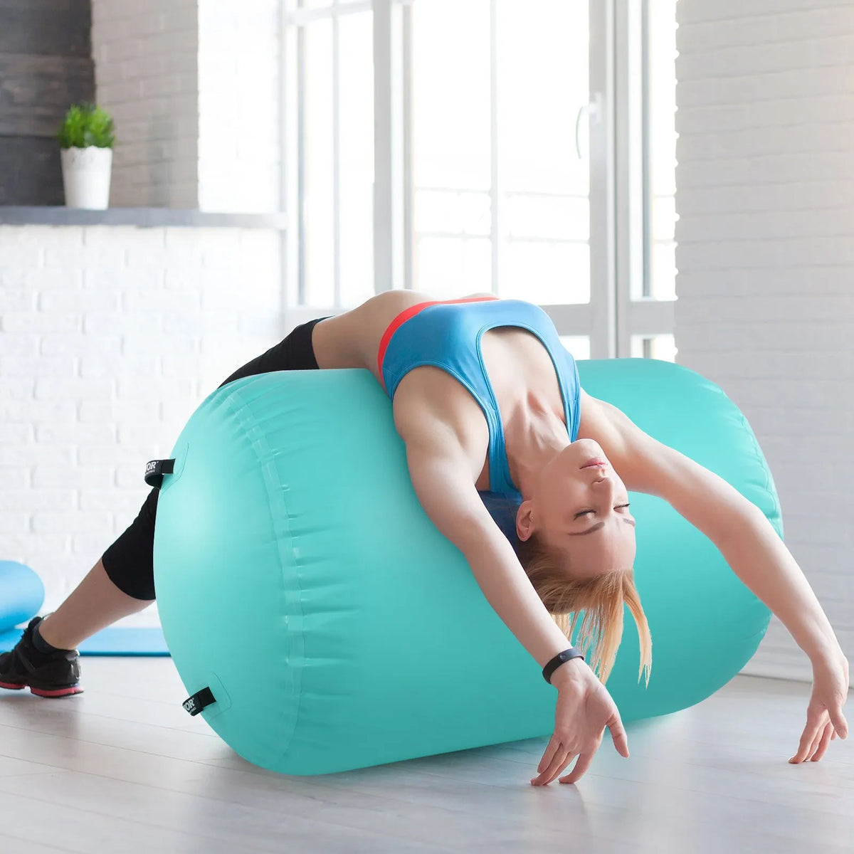 VEVOR Air Track Inflatable Gymnastics Cylinder with Pump, Exercise Mat