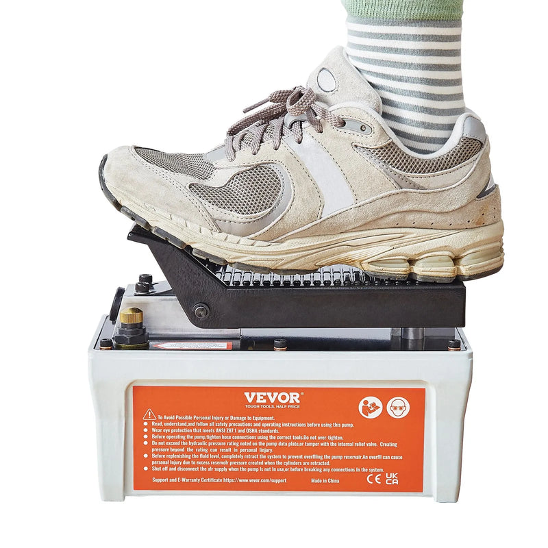 Pneimatiskais hidrauliskais kājas sūknis 689 bar, 1,9 L eļļļas tvertne, 10 mm NPT eļļļas izeja, 6,4 mm NPT ieplūde, 2 m šļūtene, pelēks, paredzēts automobiļu rāmja presēm un vilkšanas stendiem