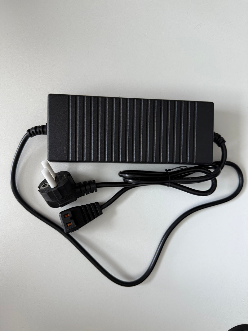 220V uz 12V pārveidotājs 5-8kW VEVOR dīzeļa krāsniņām 12V 12A 144W(100-240V)