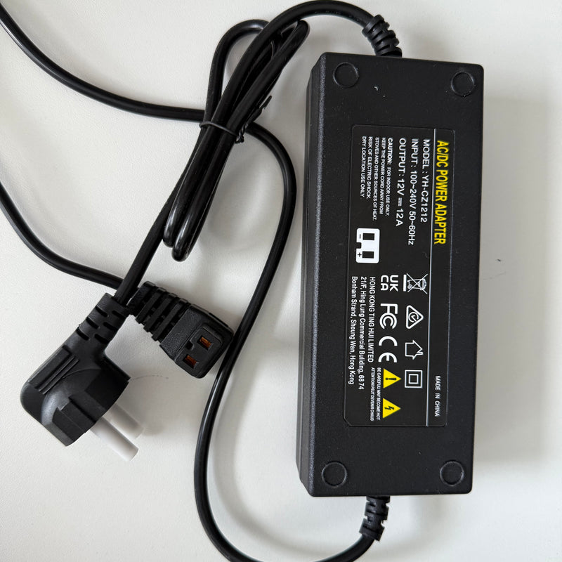 Pieejams no 1.novembra_Universāls 12V uz 220V 144W barošanas adapteris dīzeļsildītājiem (2-8kW). Der VEVOR, Planar, Autoterm, Warmtoo u.c. zīmoliem. Droša un stabila strāvas padeve.