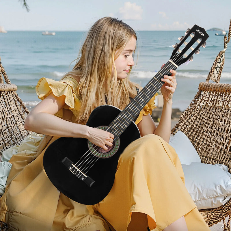 VEVOR klasiskā ģitāra, 780 mm, sākuma komplekts iesācējiem ar neilona stīgām, pārvalku, siksnu, skaņotāju, papildu stīgām, mediatoriem un kapo, liepkoka korpuss, bērniem un jauniešiem, melnā krāsā