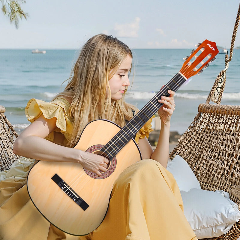 VEVOR klasiskā ģitāra 960 mm ar neilona stīgām un iesācēju piederumu komplektu (soma, siksna, skaņotājs, stīgas, plektri, kapo), liepu koka korpuss, dabīga krāsa