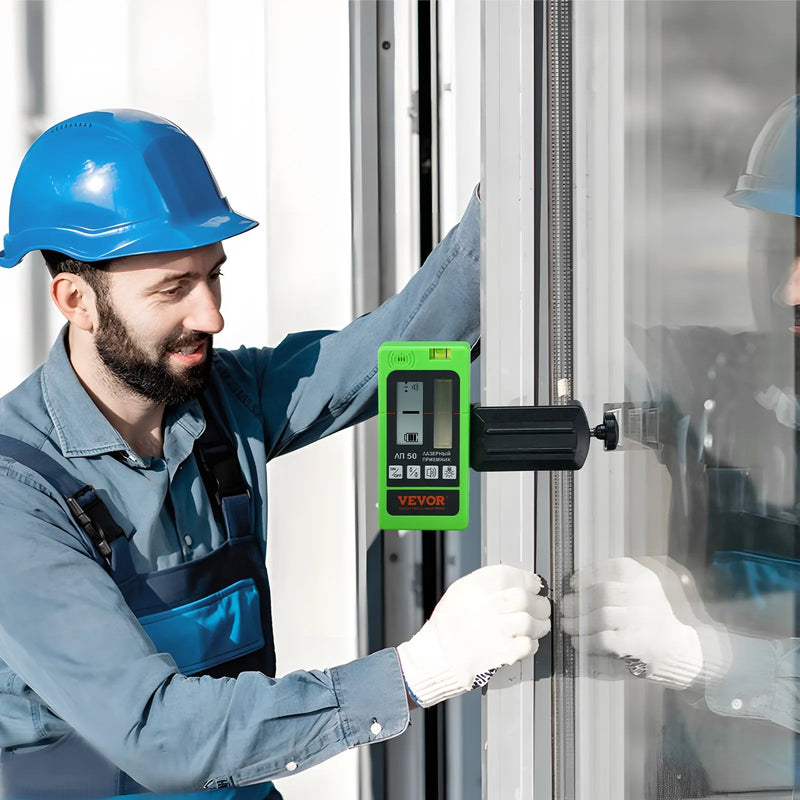 VEVOR lāzera uztvērējs–detektors zaļajam un sarkanajam lāzera staram, darbības diapazons līdz 60 m, ar stiprinājuma skavu