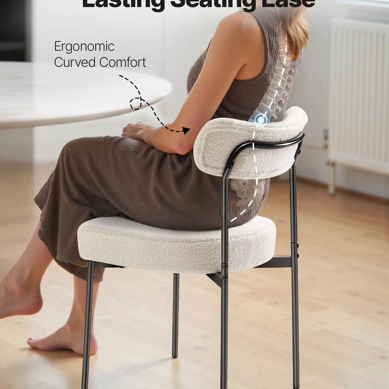 VEVOR 4 gab. bouclé stila krēsli ar Šerpas auduma apdari, noapaļotu atzveltni un melnām metāla kājām, balti