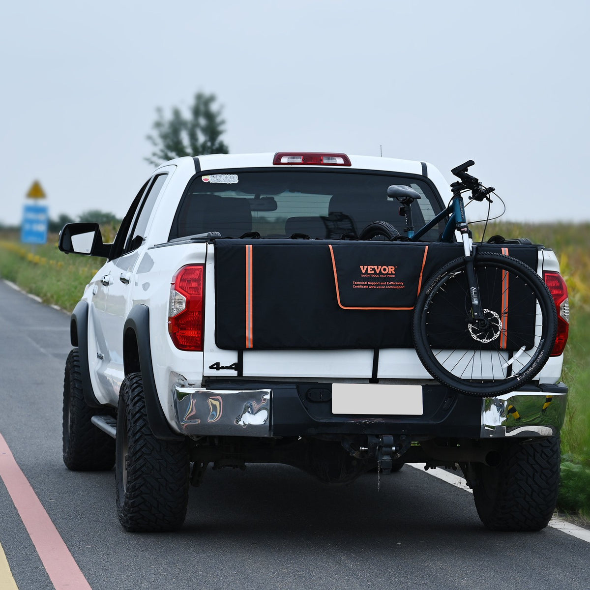 VEVOR Cargo Bike Rack, 1575 mm, Fits 6 Mountain Bikes, with Reflective Strips, Tool Pockets and Camera Opening, Suitable for Pickup Trucks
