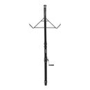 Medījuma pacēlājs ar automašīnas āķa stiprinājumu, 136 kg celtspēja, 360° grozāms stienis ar regulējamu augstumu, 2 collu savienotājs, aprīkots ar vinču un medījuma pakaramo ādas noņemšanai un tīrīšanai