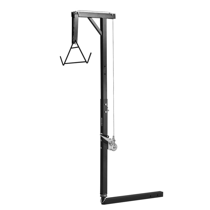 Medījuma pacēlājs ar automašīnas āķa stiprinājumu, 136 kg celtspēja, 360° grozāms stienis ar regulējamu augstumu, 2 collu savienotājs, aprīkots ar vinču un medījuma pakaramo ādas noņemšanai un tīrīšanai