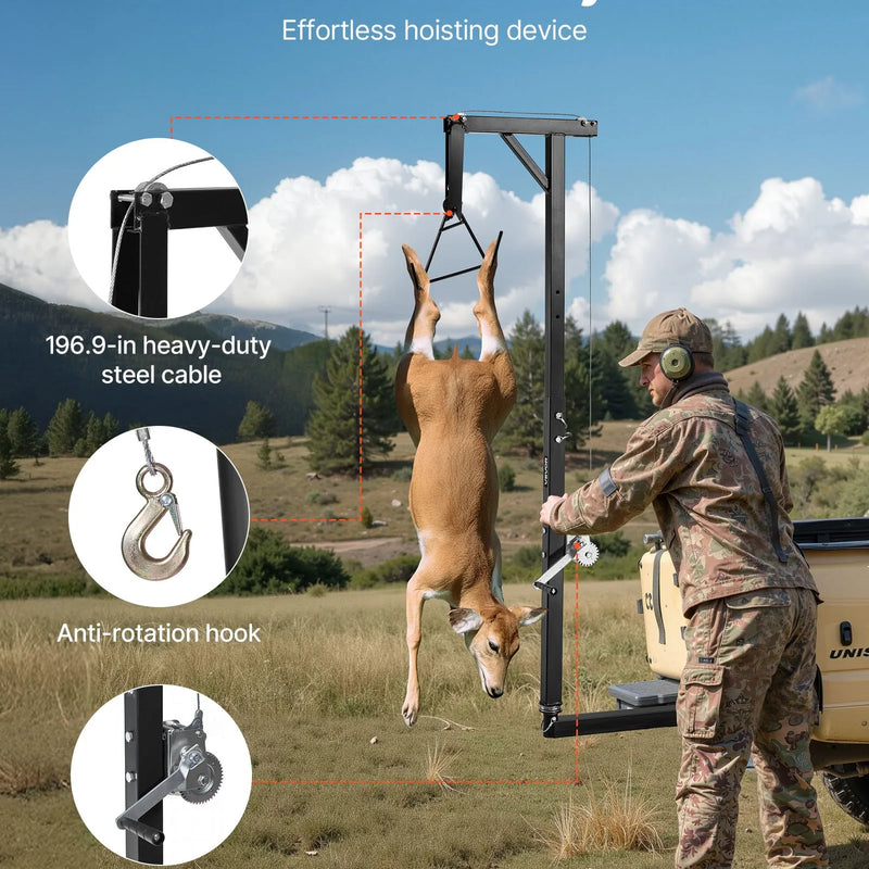 Medījuma pacēlājs ar automašīnas āķa stiprinājumu, 136 kg celtspēja, 360° grozāms stienis ar regulējamu augstumu, 2 collu savienotājs, aprīkots ar vinču un medījuma pakaramo ādas noņemšanai un tīrīšanai