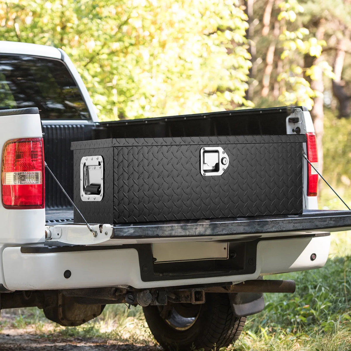 VEVOR Heavy-Duty Aluminium Tool Box for Truck Bed, Diamond Plate Storage Box with Side Handle and Locking Lid, Organiser for Pickups, Trucks, Campers and Trailers, 762 × 330 × 244 mm, Black