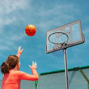 VEVOR basketbola grozs ar regulējamu augstumu 1,22–3,05 m, pārnēsājama sistēma ar 112 cm aizmugures vairogu, grozs ar statīvu, riteņiem un uzpildāmu pamatni, piemērots bērniem un pieaugušajiem, lietošanai telpās un ārā - ZEMLETES.LV