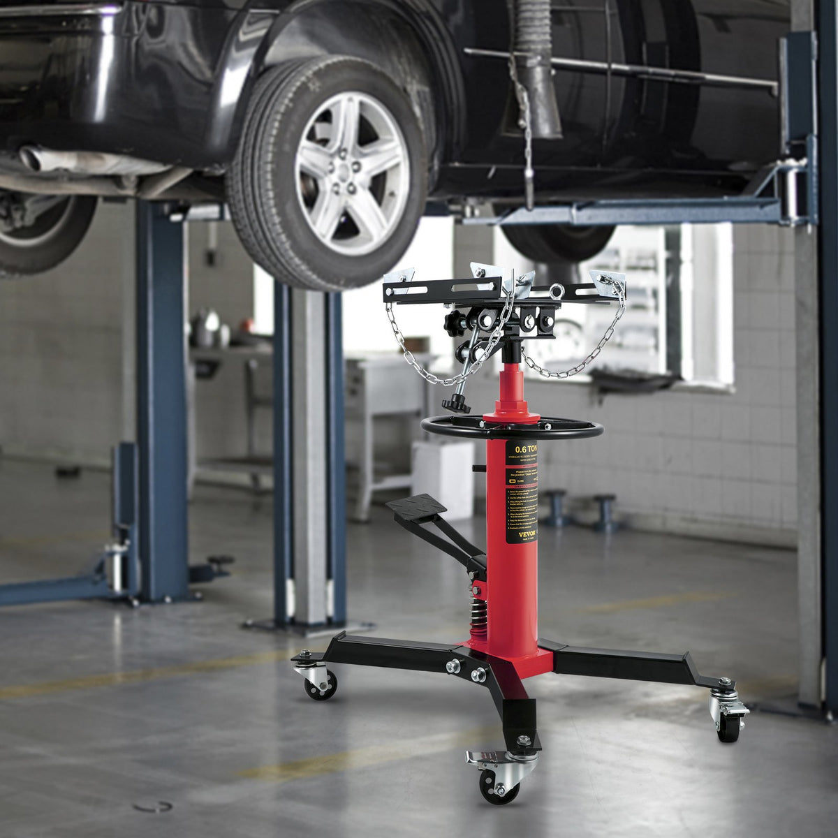 VEVOR Hydraulic Transmission Jack 0.6 t, Telescopic, with Foot Pedal and 360° Swivel Wheels, Two-Stage Floor Stand, Red