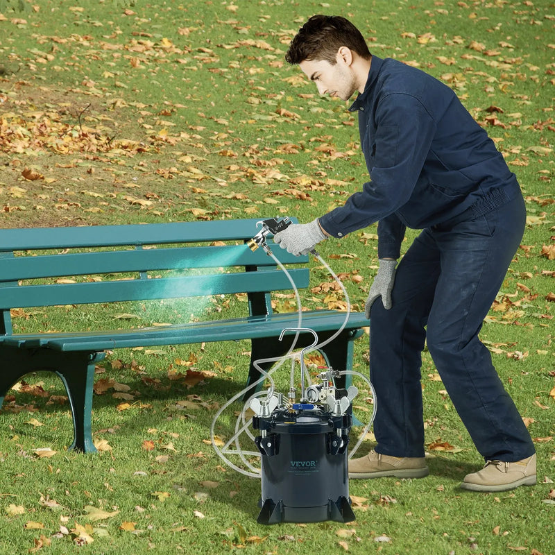 Krāsošanas spiedtvertne, 10 l gaisa spiedtvertne ar metāla statīvu un hermētiķi noplūžu novēršanai, piemērota rūpniecībai, mājas dekoram, arhitektūrai, būvniecībai un automašīnu krāsošanai, maksimālais spiediens 4,8 bar.