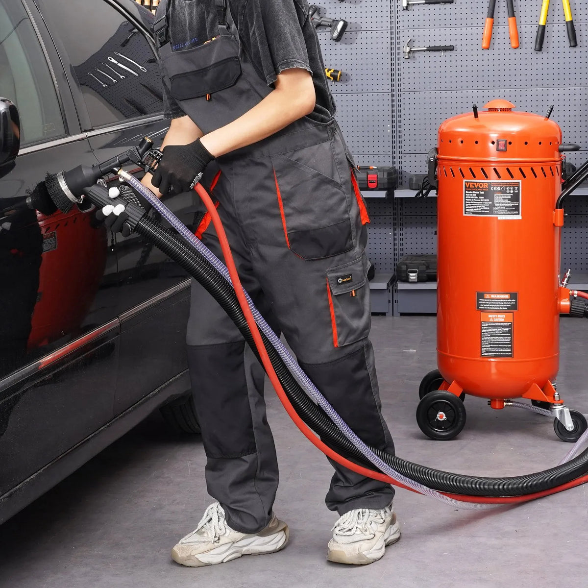 VEVOR 106 l vakuuma smilšu strūklas iekārta ar 1200 W putekļu savākšanas sistēmu un abrazīva recirkulāciju, 4,1–7,6 bar smagās klases smilšu strūklas iekārta - ZEMLETES.LV