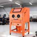 VEVOR 927 l smilšu strūklas kabīne ar spiedtvertni, pastiprināta tērauda konstrukcija uz riteņiem, 121 l abrazīvā materiāla tvertne un 1200 W jaudīgs putekļu savācējs lielgabarīta detaļu virsmu apstrādei