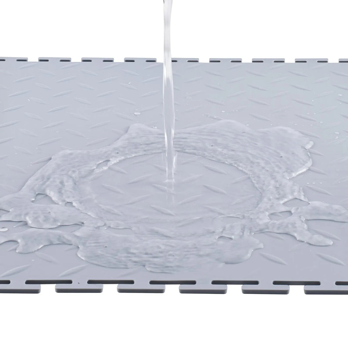 VEVOR Interlocking Garage Floor Tiles 513 × 513 × 5 mm, 8 Pieces, Non-Slip PVC Mats with Diamond Pattern, Silver