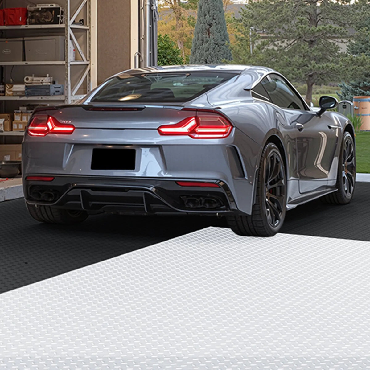 VEVOR Interlocking Garage Floor Tiles 513 × 513 × 5 mm, 8 Pieces, Non-Slip PVC Mats with Diamond Pattern, Black