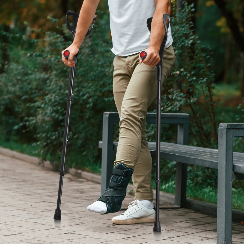 VEVOR salokāmi apakšdelma kruķi pieaugušajiem ar atvērtu aproci, 10 līmeņu augstuma regulēšana, viegli alumīnija medicīniskie kruķi kājas traumām un pēc operācijām, komplekts 2 gab., slodze līdz 158,8 kg - ZEMLETES.LV