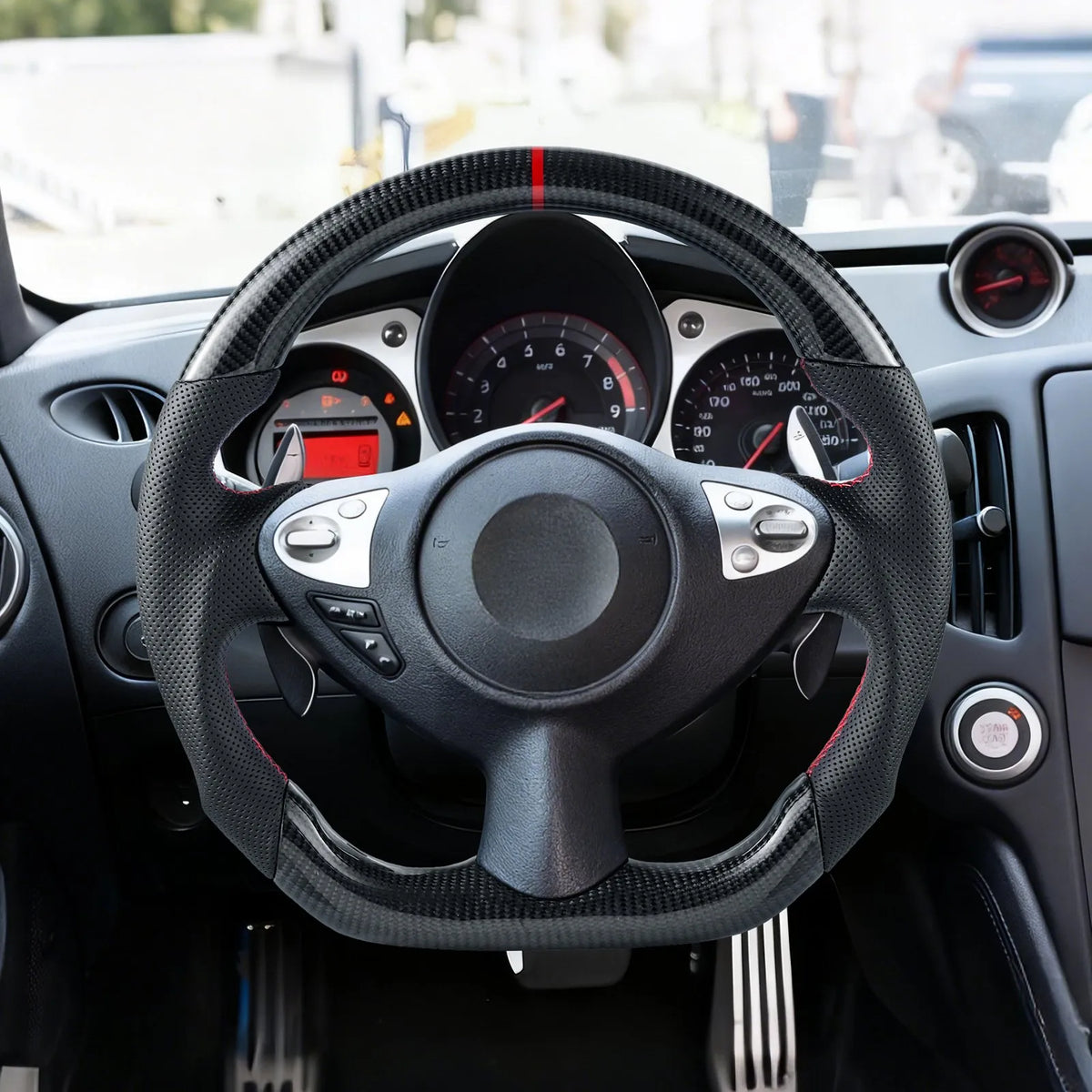 VEVOR stūre Nissan 370Z 2008–2020, D formas stūre ar plakanu apakšdaļu, oglekļa šķiedras apdare, ādas satvēriena zona ar neslīdošu tekstūru un precīzām šuvēm, melna
