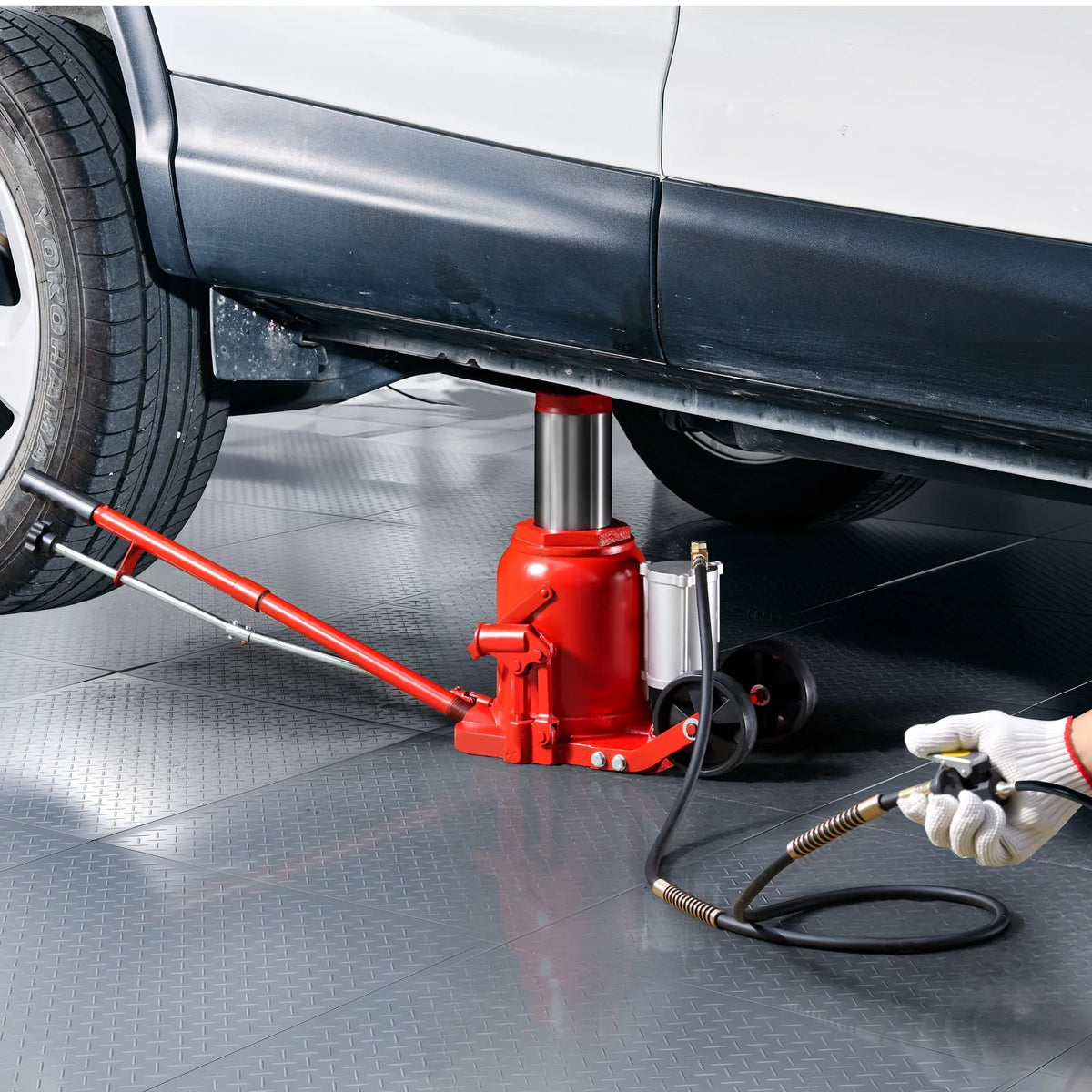 VEVOR Pneumatic Hydraulic Bottle Jack 50 t, Lifting Range 265–410 mm, Pneumatic/Manual Heavy-Duty Welded Jack with Pump for SUV, Pickup, Truck and Car Repair, Red