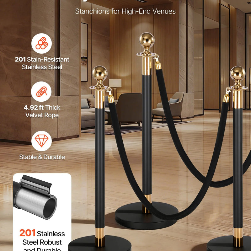 VEVOR barjeras stabi 4 gab., rindas organizēšanas sistēma ar 2 melnām samta virvēm, izturīgi nerūsējošā tērauda stabi ar dobu pamatni, piemēroti teātriem, pasākumiem, kāzām un izstādēm