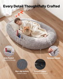 VEVOR cilvēka izmēra suņu gulta, 1320 × 860 × 240 mm ortopēdisks memory foam matracis, cilvēka izmēra gulta suņiem ar sānu kabatu, rokturi un rāvējslēdzēju, noņemama un mazgājama mašīnā, pelēkā krāsā.