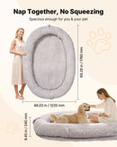 VEVOR cilvēka izmēra suņu gulta, 1760 × 1220 × 240 мм, ortopēdiska atmiņas putu gulta cilvēkiem un mājdzīvniekiem, ar sānu kabatu, rokturi un rāvējslēdzēju, noņemams un veļasmašīnā mazgājams pārvalks, pelēka