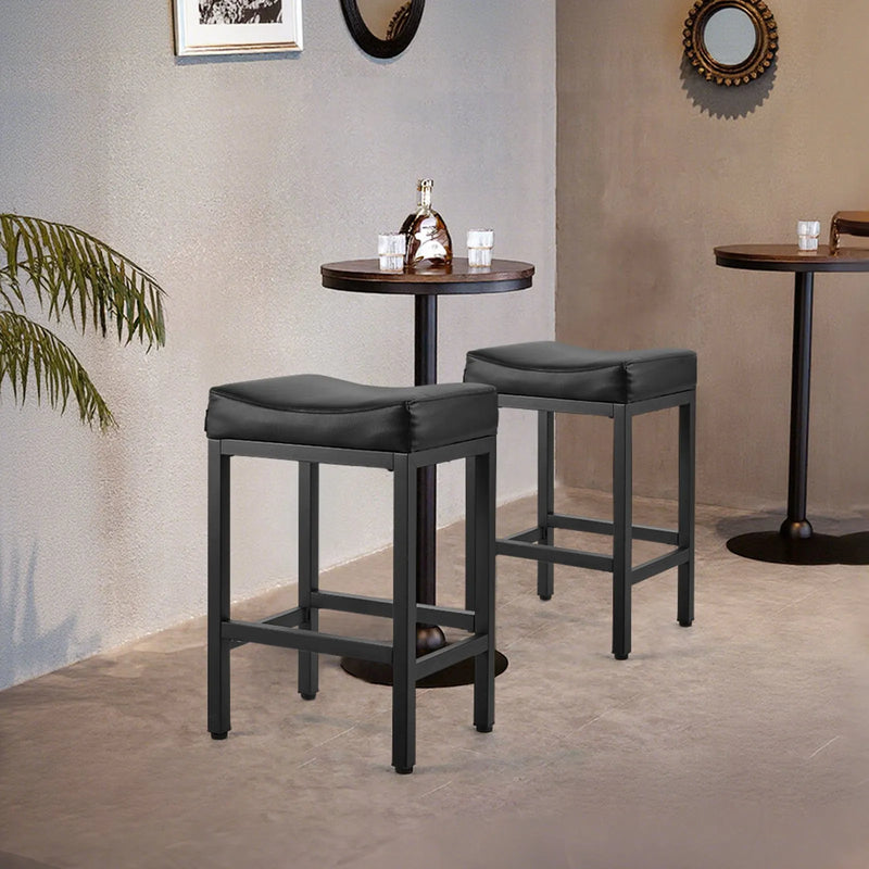 VEVOR 2 gab. bāra krēsli ar PU ādas apdari, 62 cm augsti, bez atzveltnes, ar seglveida sēdvietu un metāla kājām, viegli saliekami — piemēroti virtuvei, ēdamistabai un kafejnīcai, melni