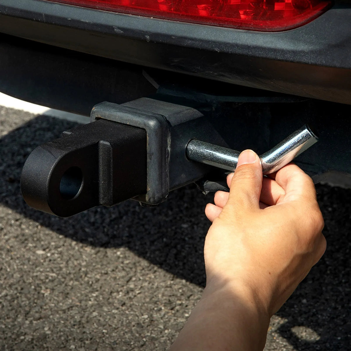 Trailer hitch with 50 mm receiver for towing and vehicle recovery, suitable for trucks and off-road vehicles