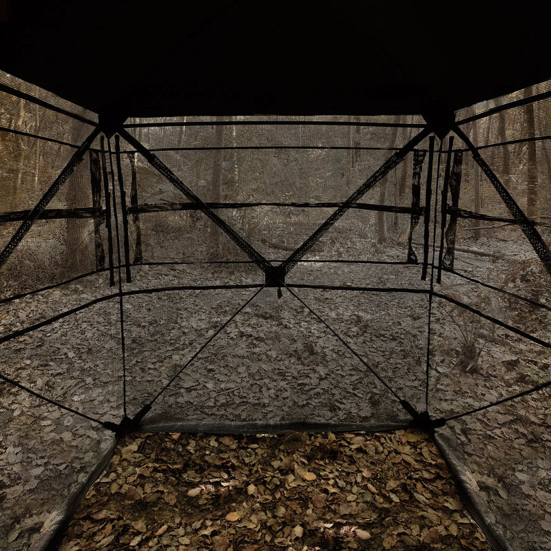 Medību slēpnis ar 270° caurskatāmu vienvirziena sietu, paredzēts 1–2 personām